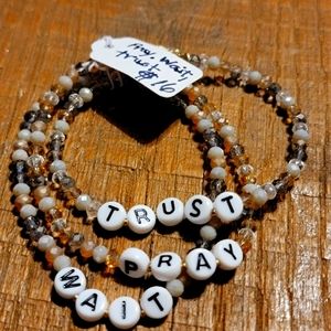 Pray, Wait Trust bracelet set Plunder